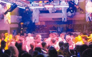 Tanzfl&auml;che im Dinis