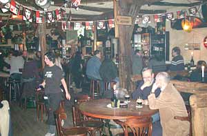 Blick in den abgetrennten Bereich des Pub