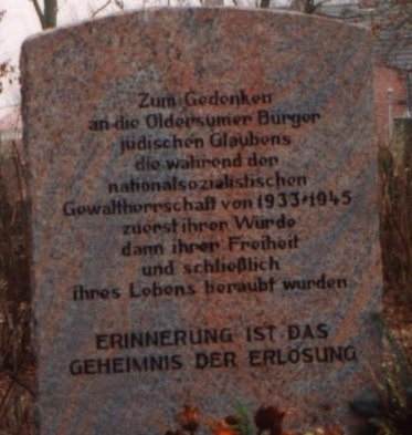 Gedenkstein auf den Oldersumer Friedhof