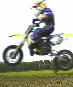 F&uuml;r Showfahrten, Rennstarts + Freestylespr&uuml;nge &uuml;ber diverse  Rampen  unter 04942/990279 zu buchen.
