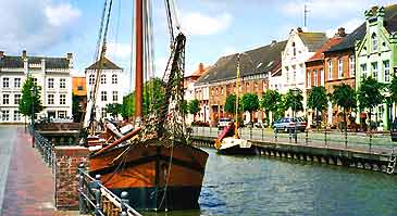 Ausflugsfahrten mit dem historischen Segelklipper "Vadder Gerrit II" - &Uuml;bernachtungsm&ouml;glichkeiten f&uuml;r Radwanderer